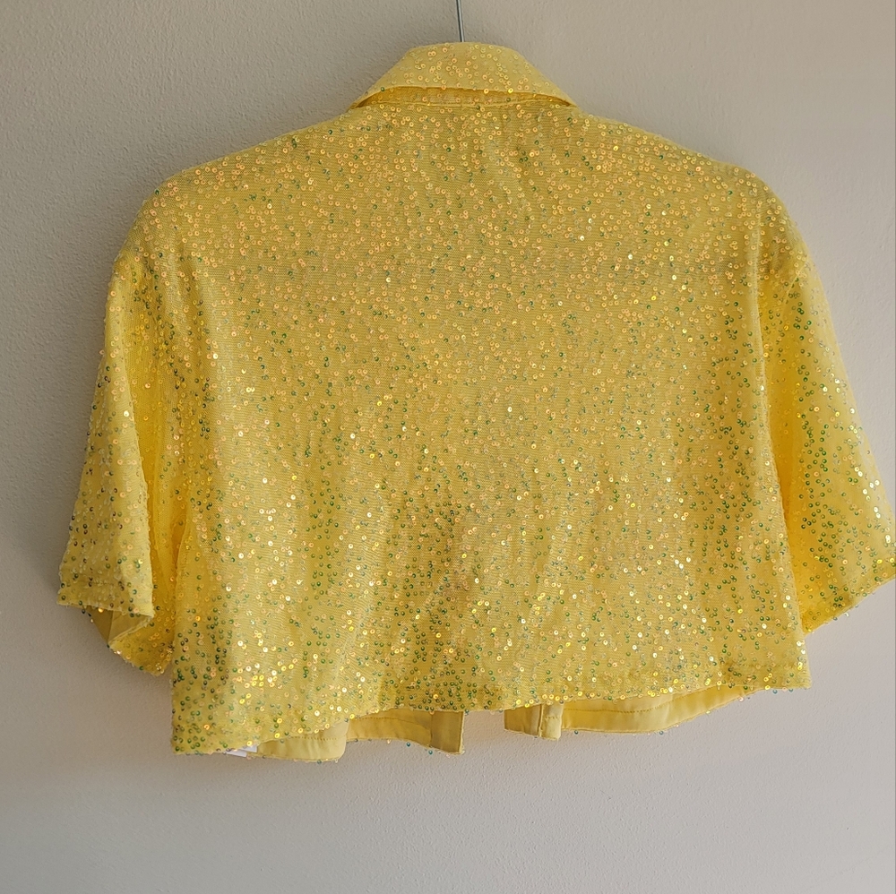 Yellow sequined button down crop top - Picture 2 of 3